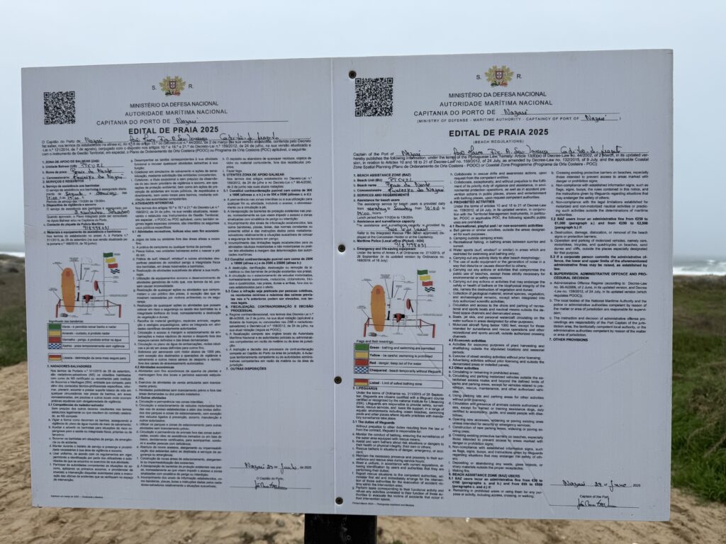 ナザレの海看板